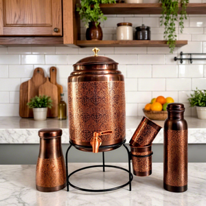 Ensemble distributeur d'eau en cuivre avec support, 1 grande et 1 petite bouteilles et 2 verres pour la maison, l'hôtel et l'utilisation quotidienne de l'eau potable - Product Image 1