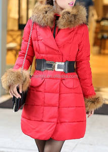 Chaqueta larga de lujo para mujer de estilo europeo con cuello de piel desmontable - Product Image 4