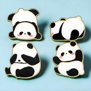 中国パンダかわいいラペルピンハードエナメルブローチ動物アニメエナメルチャーム金メッキ服用バッジ