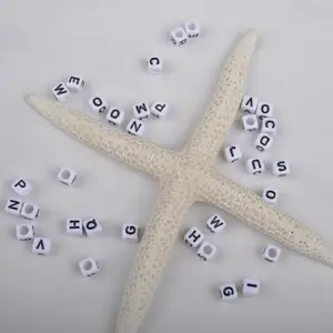 Groothandel Plastic Alfabet Letters Kralen Voor Diy Armband Maken, Cube Plastic Kralen Alfabetten Met Zwarte Letters, 0.5 Kg/pack