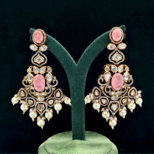 Pendientes colgantes Kundan 06246 con piedras ovaladas dobles, pendientes chapados en Mehandi, de latón, para mujeres, para bodas, fiestas y ocasiones festivas. - Product Image 1