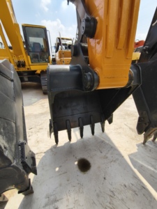 Excavatrice sur chenilles hydraulique d'occasion de haute qualité, HYUNDAI 220-9 de taille moyenne, très demandée - Product Image 3