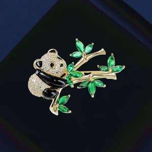 中国风可爱小熊猫绿竹合金胸针 - Product Image 2