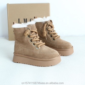 Bottes d'hiver de luxe pour femmes en peau de mouton avec doublure en cuir véritable, talon plat, confortables et douces, idéales pour les vacances - Product Image 1