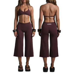 Sujetador deportivo ligero transfronterizo con cuello halter, de spandex/nailon, de secado rápido, y pantalones de yoga cortos de pierna ancha para fitness. - Product Image 1