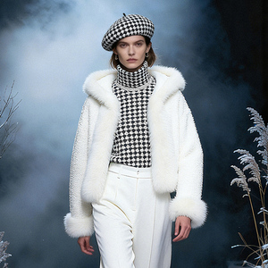 Nouveau Manteau Chaud et Épais Style Court Ample Tendance, Veste à Capuche Moelleuse en Fausse Fourrure pour <span class=keywords><strong>Femme</strong></span> - Product Image 1