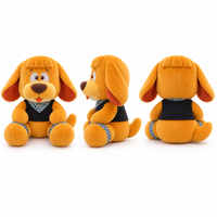 Peluche chien personnalisée avec oreilles tombantes, bandana à motifs, langue sortie et pose assise, service de conception d'habillement personnalisé