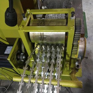 11 Trips razor Blade Barbed <strong>Wire</strong> Making Equipment Factory/automatic razor Barbed <strong>Wire</strong> Making Machine Punching Production Line - Product Image 3