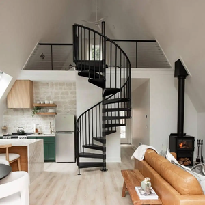 Maison triangulaire moderne préfabriquée en bois et acier, étanche, à énergie solaire, résistante au feu et écologique pour villa et hôtel - Product Image 4