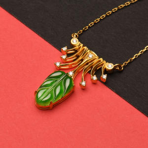 Collar de oro natural auténtico de jadeíta feicui de grado A con colgante de hoja de la paz, cadena de oro, estilo de alta gama - Product Image 6