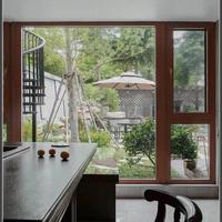 Fenêtres à battants horizontaux en bois recouvert d'aluminium de haute qualité, insonorisées, isolantes thermiquement, à double vitrage pour maison