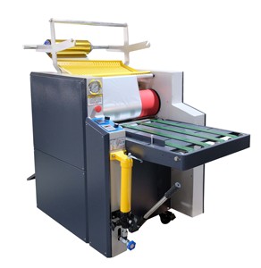 Laminateur thermique hydraulique et machine de marquage à froid SWFM-520T avec chauffage à l'huile pour impression UV et emballage - Product Image 1