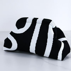 Venta caliente bolsos de ganchillo señoras portátil a rayas embrague bolsa de almacenamiento Clip de moda cosméticos caso nube diseño tejido bolso de mano - Product Image 4