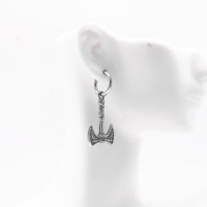 Boucles d'oreilles créoles pour hommes plaquées or, hypoallergéniques, avec breloque hache Viking gravée, style vintage Viking Punk Gothique, pour oreilles percées, cadeau - Product Image 4