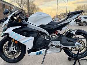 <span class=keywords><strong>Aprilia</strong></span> RS660 - <span class=keywords><strong>Moto</strong></span> <span class=keywords><strong>sportive</strong></span> haute performance 660cc 105HP à quatre temps avec démarrage électrique et fonction de démarrage au pied, durable - Product Image 4