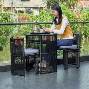 Ensemble <span class=keywords><strong>table</strong></span> <span class=keywords><strong>et</strong></span> <span class=keywords><strong>chaises</strong></span> <span class=keywords><strong>de</strong></span> patio en rotin peu encombrant pour petits meubles <span class=keywords><strong>de</strong></span> <span class=keywords><strong>jardin</strong></span> - Product Image 2