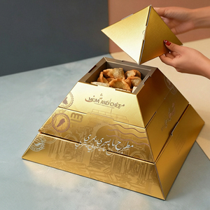 Caja de comida árabe personalizada con forma de pirámide dorada para llevar, para aperitivos, postres, repostería, basbousa, empaque piramidal. - Product Image 1