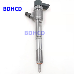 0 445 110 447 Injektor Bahan Bakar Diesel Common Rail Langsung dari Pabrik 0445110447 untuk Mesin Truk diesel - Product Image 1