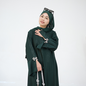 2025 EID Abaya Jacquard raso modesto Abaya islamico abbigliamento <span class=keywords><strong>donna</strong></span> manica a fessura Abito musulmano da <span class=keywords><strong>donna</strong></span> Abaya <span class=keywords><strong>con</strong></span> spilla <span class=keywords><strong>con</strong></span> fiocco di diamanti - Product Image 2