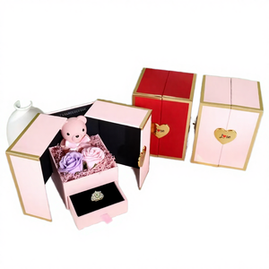 Boîte d'emballage en plastique à double porte avec bordure dorée, style populaire, pour bijoux et bagues, motif ours et fleurs, pour la Saint-Valentin, vente en gros - Product Image 4