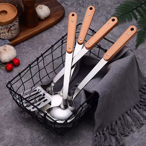 Juego de utensilios de cocina de acero inoxidable, espátula con mango de madera de 2 clavijas, espátula ranurada, cuchara para sopa, colador grande - Product Image 4