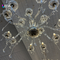 Lustre LEDA à 10 têtes en acrylique pour décoration de plafond de mariage, fête ou scène événementielle