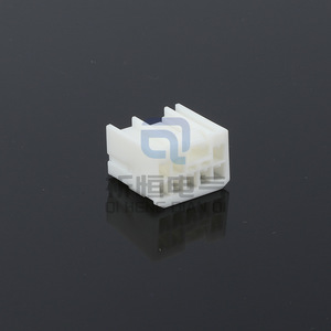 Conector Automotriz 936233-1, Enchufe de Plástico Blanco para Arnés de Cableado de Automóvil - Product Image 3