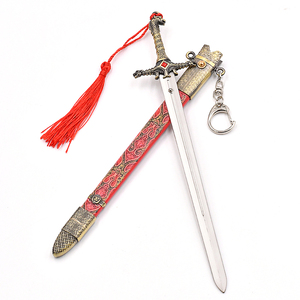 Achat direct en gros : Porte-clés décoratif entièrement métallique de 22 cm, modèle Épée des Gardiens du Serment de <span class=keywords><strong>Game</strong></span> <span class=keywords><strong>of</strong></span> Thrones, avec gaine escamotable - Product Image 1