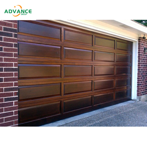 Porte de <span class=keywords><strong>garage</strong></span> double résidentielle automatique électrique en aluminium et bois, style Carriage House, pour la sécurité, fournisseur chinois - Product Image 3