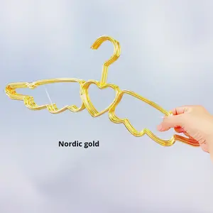 W106 מתלי מתכת ברמה גבוהה עם כנפי מלאך ועיצוב לב בנות מבריק ורד מבריק - Product Image 6