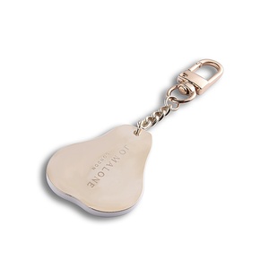 Porte-clés en métal gravé au laser en forme de poire dorée personnalisé pour sac - Product Image 2
