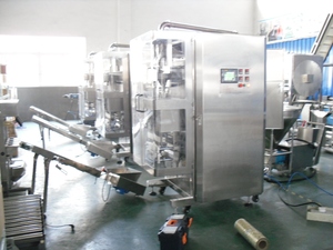 Machine d'emballage automatique pour sauces liquides (pâte de tomate, <span class=keywords><strong>ketchup</strong></span>, mayonnaise, sauce chili) en sachets de 1 à <span class=keywords><strong>5</strong></span> <span class=keywords><strong>kg</strong></span> - Product Image 2