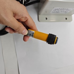 Compteur avec alarme pour détection d'objets incolores DA6-7A+ avec capteur infrarouge pour utilisation sur chaîne de montage - Product Image 5