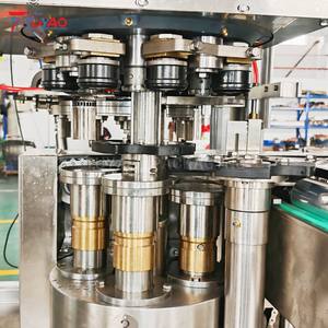 เครื่องบรรจุและปิดผนึกอัตโนมัติสำหรับเครื่องดื่มอัดลมเบียร์ขนาด 330 มล. แบบกระป๋อง PET และอะลูมิเนียม พร้อมมอเตอร์ - Product Image 4