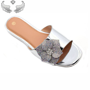 Sandali piatti da donna alla moda, infradito, ciabatte casual da spiaggia leggere con decorazioni a goccia d'acqua per tutti i giorni - Product Image 3