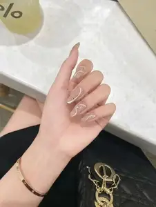 Nueva llegada personalizada 3D Golden Young Lady uñas postizas Ombre bailarina forma prensa en las uñas