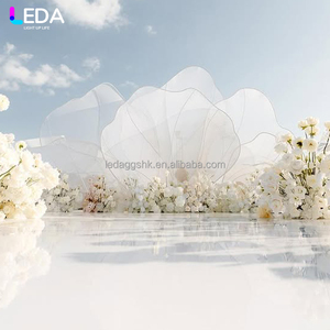 Arche de fleurs en métal blanc personnalisable LEDA pour événements extérieurs, fêtes, mariages - Product Image 4