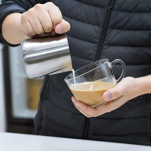Jarra Espumadora <span class=keywords><strong>de</strong></span> Leche en Oferta, Jarra Espumadora <span class=keywords><strong>de</strong></span> Leche <span class=keywords><strong>de</strong></span> Acero Inoxidable para Baristas, para Preparar Café, Cappuccino, <span class=keywords><strong>Latte</strong></span> Art - Product Image 5