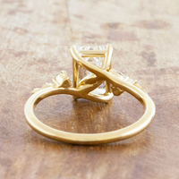 Bague de mariage personnalisée en or massif 10K/14K/18K avec diamant de laboratoire taille émeraude 2 carats et pierres latérales botaniques, certifiée IGI, clarté VVS CVD/HPHT