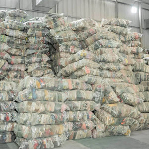 Festeggia presto il Natale con una massiccia <span class=keywords><strong>vendita</strong></span> di <span class=keywords><strong>abbigliamento</strong></span> usato per la tua collezione di scarpe Festive - Product Image 6