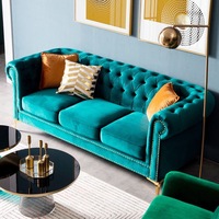Ensemble de canapés Chesterfield en velours élégant, design moderne, pour utilisation en hôtel, pieds dorés, rembourrage en éponge