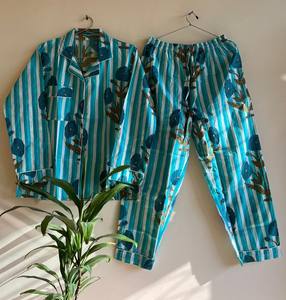 Pijama de Mujer Sexy con Estampado Floral de Algodón, de Manga Larga, Conjunto Suave para Dormir y Estar en Casa, Regalo Perfecto de Navidad - Product Image 1