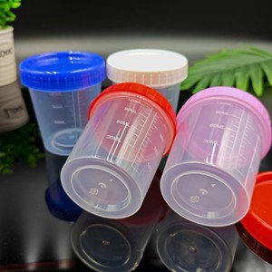 Taza Medidora de Plástico de 120 ml con Tapa, Graduada por Ambos Lados, para Envasado General - Product Image 1