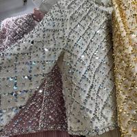 Ensemble deux pièces d'été : Gilet court perlé et jupe plissée, style GownBlazer, prêt à expédier, pour le Moyen-Orient, robuste