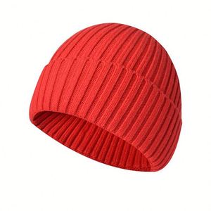 Gorro de Punto Personalizado con Parche de Cuero y Pompón de Pelo Cálido y Acogedor para Invierno - Product Image 1