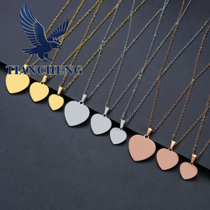 Collar Personalizado <span class=keywords><strong>de</strong></span> Acero Inoxidable con Colgante <span class=keywords><strong>de</strong></span> Corazón Color Durazno, Grabado Láser con Fotos <span class=keywords><strong>de</strong></span> Familiares, Amigos o Seres Queridos - Regalo Unisex - Product Image 1