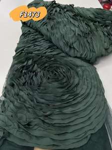 Tissu en maille de rose tridimensionnel surdimensionné pour costumes de scène européens et américains, robes de mariée et tissus brodés - Product Image 4