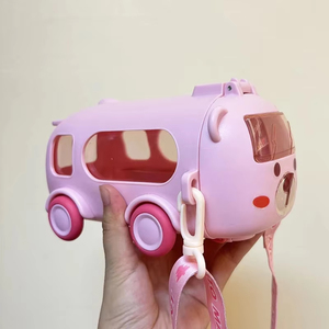 Bouteille d'eau portable en plastique de 500 ml en forme d'autobus mignon pour enfants, avec sangle d'épaule et paille intégrée pour une boisson facile - Product Image 6