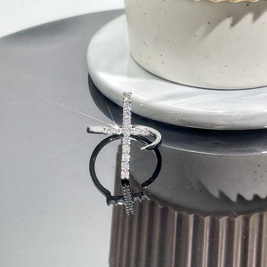 Trends Modieuze vintage <span class=keywords><strong>ring</strong></span> voor dames Cross Punk Dark Personality Trendy Niche Open-end <span class=keywords><strong>ring</strong></span> Zirkoon-ingelegde Ins-<span class=keywords><strong>ring</strong></span> - Product Image 4