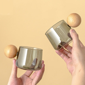 Ensemble de tasses et soucoupes à café créatives de style nordique, tasse en verre à poignée en bois - Product Image 4